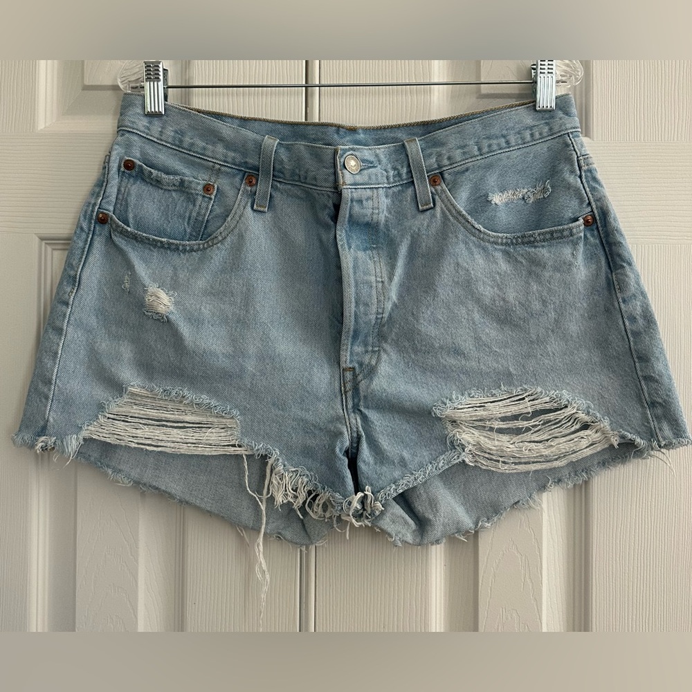Levi’s denim distressed 501 shorts size 33
